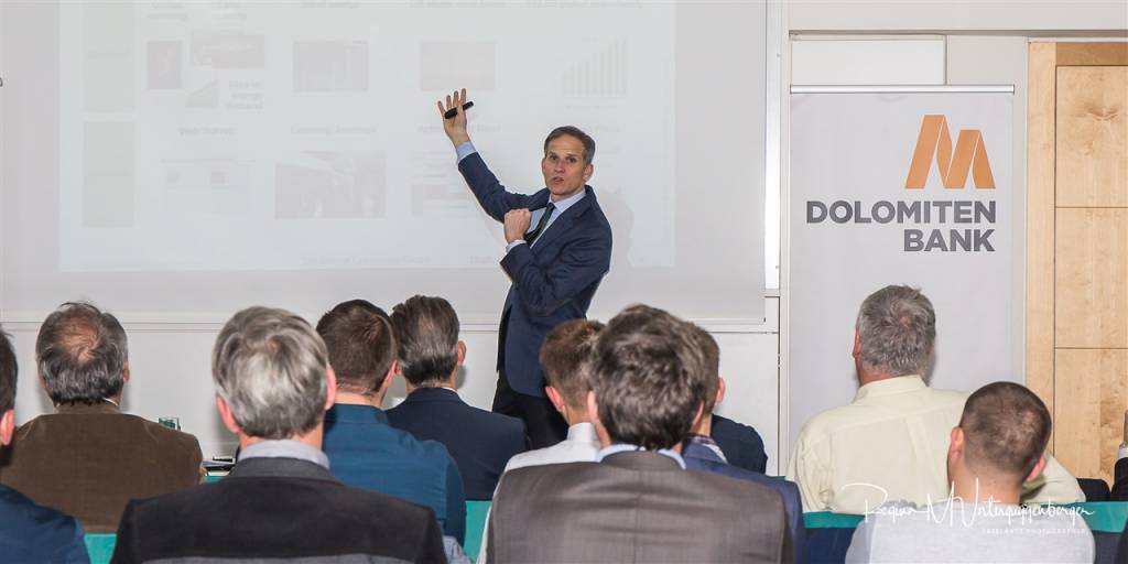Ing. Dr. Markus Lorenz referiert über Innsovationsmanagement in der Dolomiten Bank in Lienz
